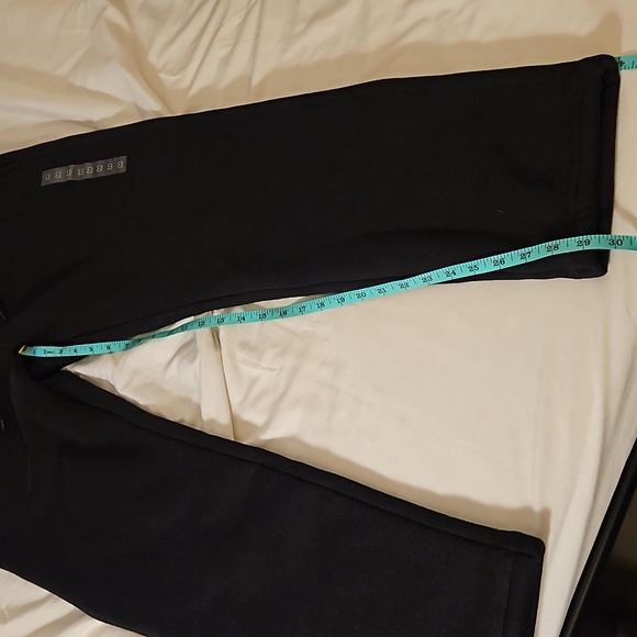 NEW. UNIQLO MEN'S SWEATPANTS. SIZE MEDIUM. COLOR BLACK - Picture 11 of 13